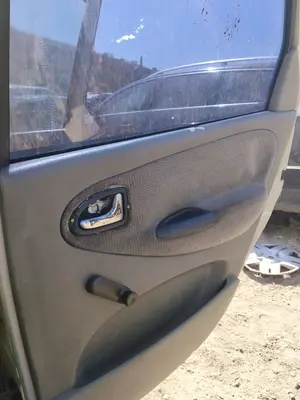 Foto de GUARNECIDO PUERTA TRASERA DERECHA RENAULT SCENIC I (JA...) 1.9 dCi Diesel CAT (102 CV / 75 KW) referencia 7700415963