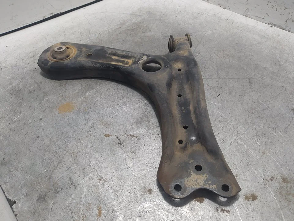 Foto de BRAZO SUSPENSION INFERIOR DELANTERO DERECHO SEAT IBIZA BERLINA (6J5) 1.2 TDI (75 CV / 55 KW) referencia 6R0407152F