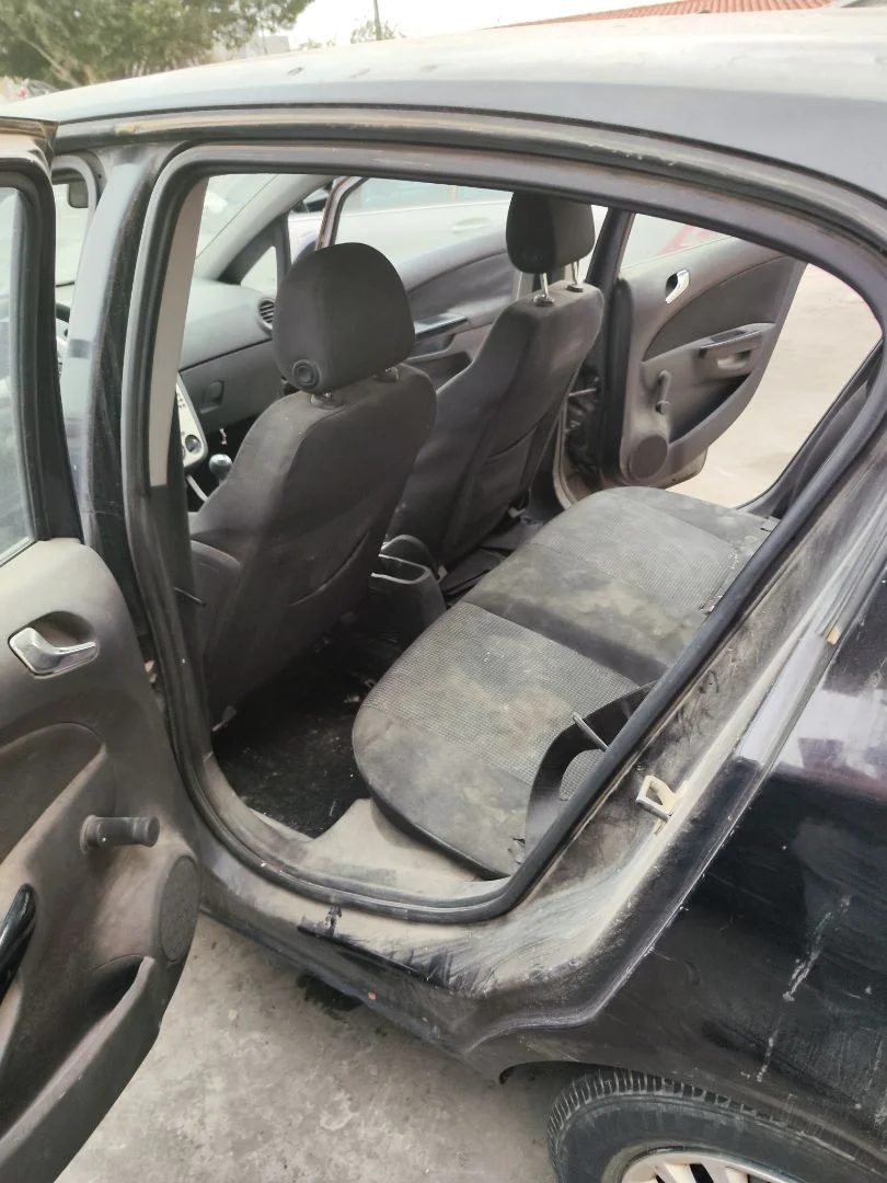 Foto de GOMAS CONTORNO PUERTA OPEL CORSA D 1.3 16V CDTI (75 CV / 55 KW)