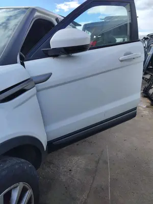 Foto de PUERTA DELANTERA IZQUIERDA LAND ROVER RANGE ROVER EVOQUE 2.0 Td4 CAT (150 CV / 110 KW) foto 2