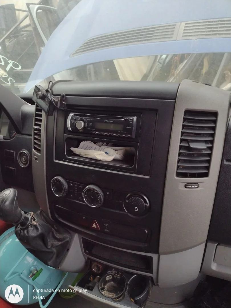 Foto de CONSOLA CENTRAL VOLKSWAGEN CRAFTER FURGÓN (2E) 2.5 TDI DPF (109 CV / 80 KW)
