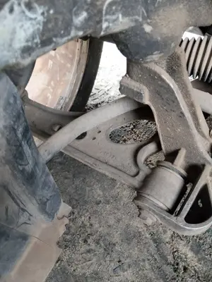 Foto de BRAZO SUSPENSION DELANTERO DERECHO SEAT ALTEA (5P1) 1.9 TDI (105 CV / 77 KW)