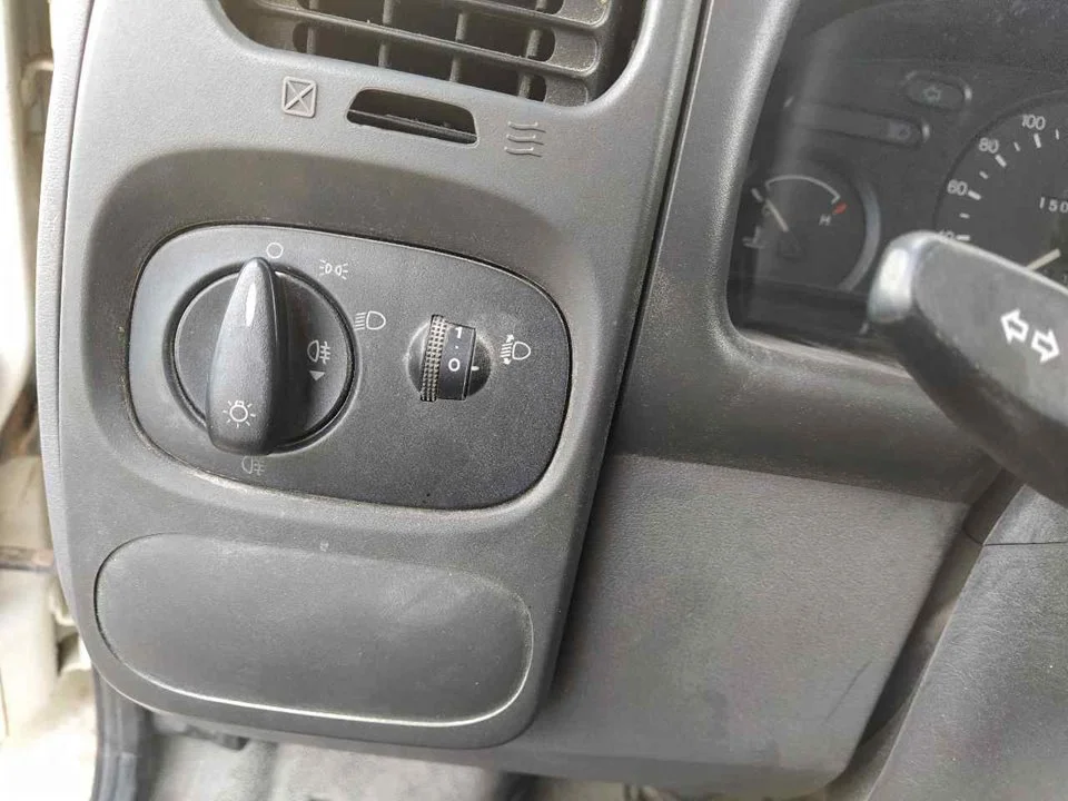 Foto de MANDO LUCES FORD TRANSIT COMBI (FY) 2.0 TD CAT (75 CV / 55 KW)