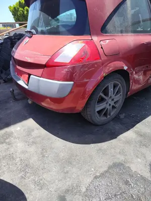 Foto de PARAGOLPES TRASERO RENAULT MEGANE II BERLINA 3P 1.9 dCi Diesel (120 CV / 88 KW) referencia 850107698R foto 2
