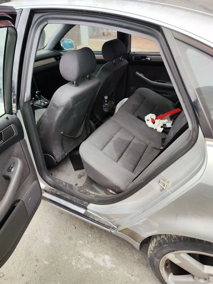 Foto de GOMAS CONTORNO PUERTA AUDI A6 BERLINA (4B2) 2.5 V6 24V TDI (150 CV / 110 KW)