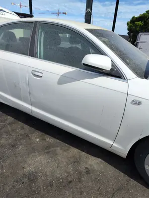 Foto de PUERTA DELANTERA DERECHA AUDI A6 BERLINA (4F2) 2.0 TDI (140 CV / 103 KW) referencia 4F0831052F