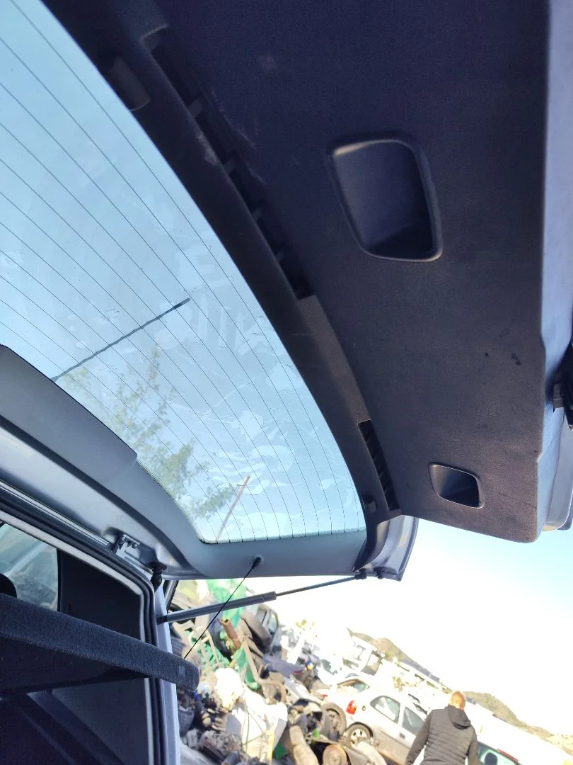 Foto de GUARNECIDO PORTON TRASERO VOLKSWAGEN GOLF IV BERLINA (1J1)(10.1997) 1.9 TDI (131 CV / 96 KW)