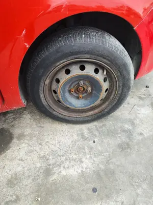 Foto de LLANTA RENAULT CLIO III 1.5 dCi Diesel CAT (86 CV / 63 KW)