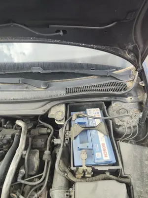 Foto de BRAZO LIMPIA DELANTERO IZQUIERDO VOLVO V50 FAMILIAR 2.0 Diesel CAT (136 CV / 100 KW) referencia 31253996
