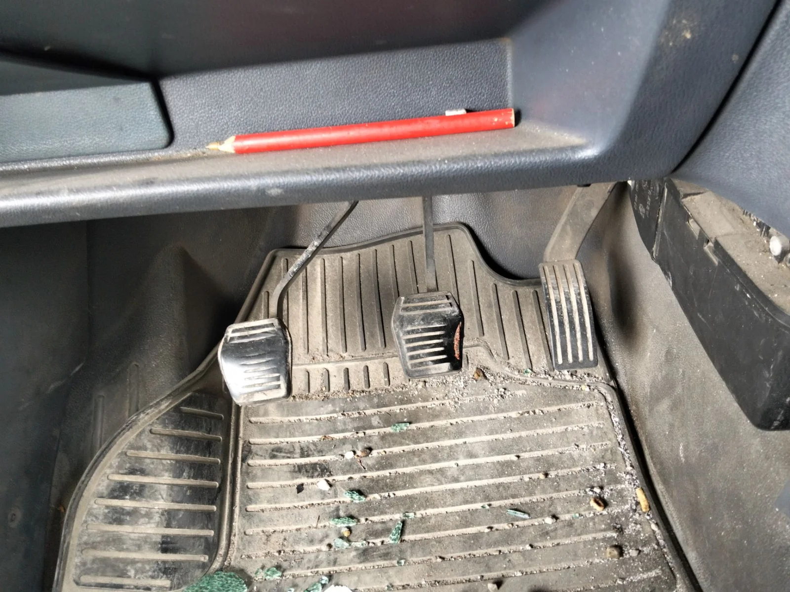 Foto de PEDAL EMBRAGUE FORD TRANSIT CONNECT (TC7) 1.8 TDCi CAT (110 CV / 81 KW)