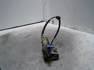 Foto de CERRADURA PUERTA TRASERA DERECHA SEAT CORDOBA BERLINA (6L2) 1.4 16V (75 CV / 55 KW) referencia 3B4839015AN foto 8