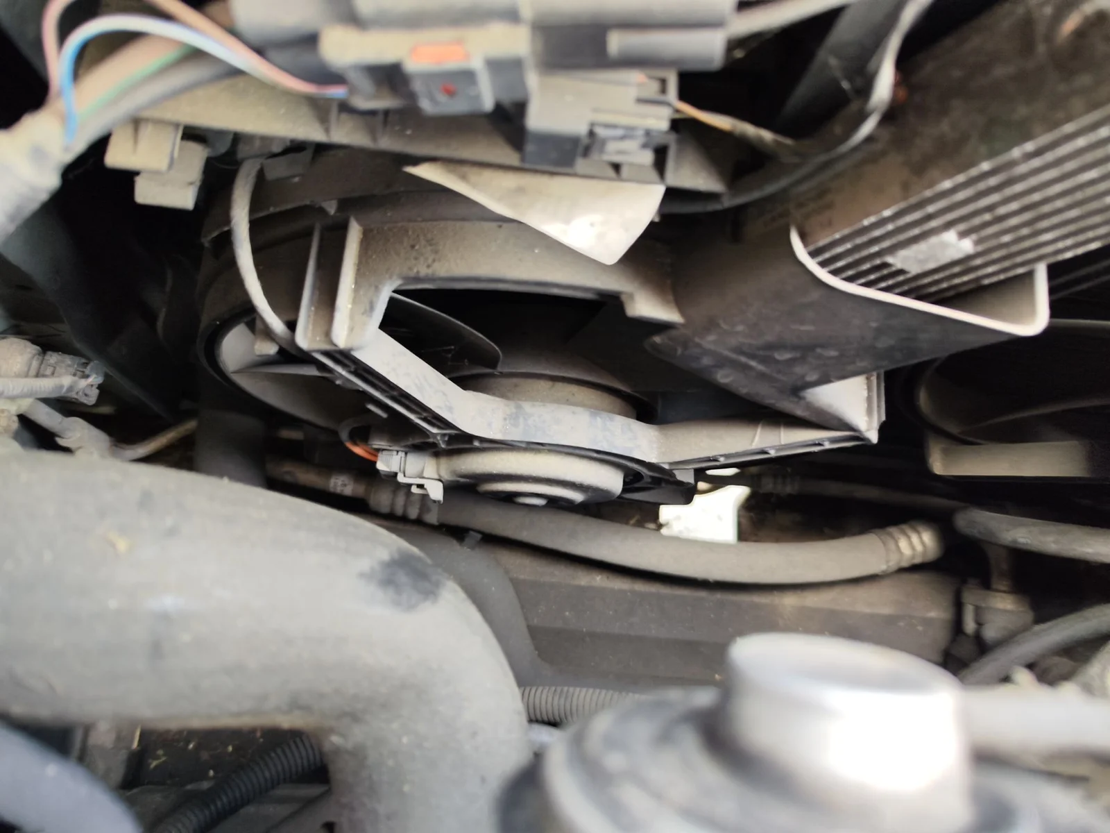 Foto de ELECTROVENTILADOR LAND ROVER FREELANDER (LN) 2.0 Td4 CAT (109 CV / 80 KW)