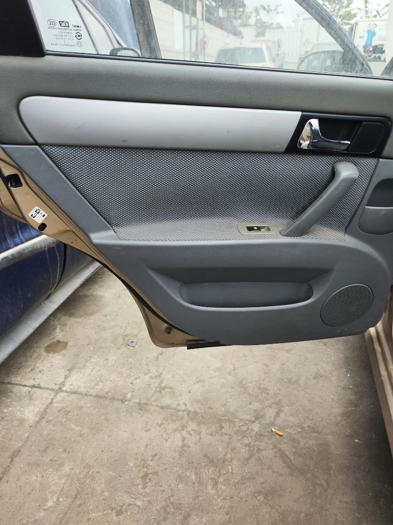 Foto de GUARNECIDO PUERTA TRASERA IZQUIERDA CHEVROLET LACETTI 1.6 CAT (109 CV / 80 KW) referencia 96493720
