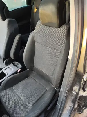 Foto de ASIENTO DELANTERO IZQUIERDO PEUGEOT 5008 1.6 HDi FAP CAT (9HZ / DV6TED4) (109 CV / 80 KW) foto 2