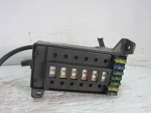 Foto de CAJA RELES / FUSIBLES LAND ROVER DISCOVERY (SALLJG/LJ) 2.5 TDI (122 CV / 90 KW)