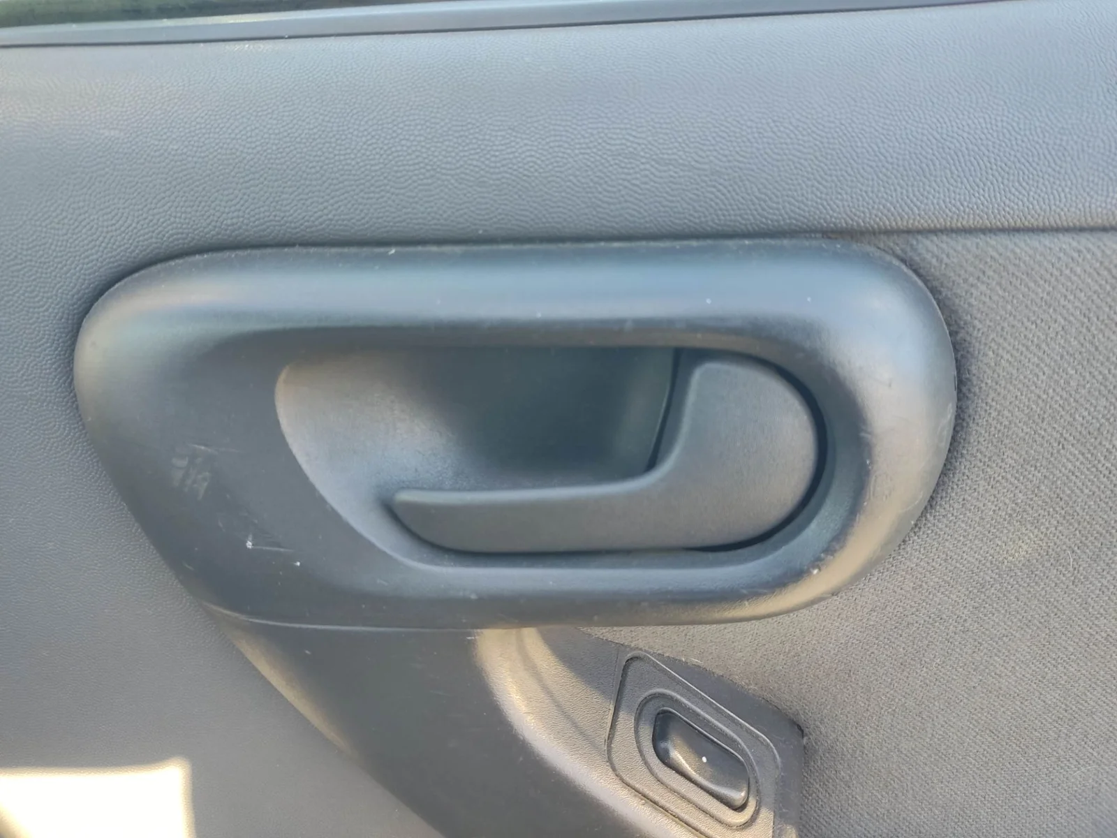 Foto de MANETA INTERIOR DELANTERA DERECHA OPEL COMBO (CORSA C) 1.7 16V DI CAT (Y 17 DTL / LK8) (65 CV / 48 KW)