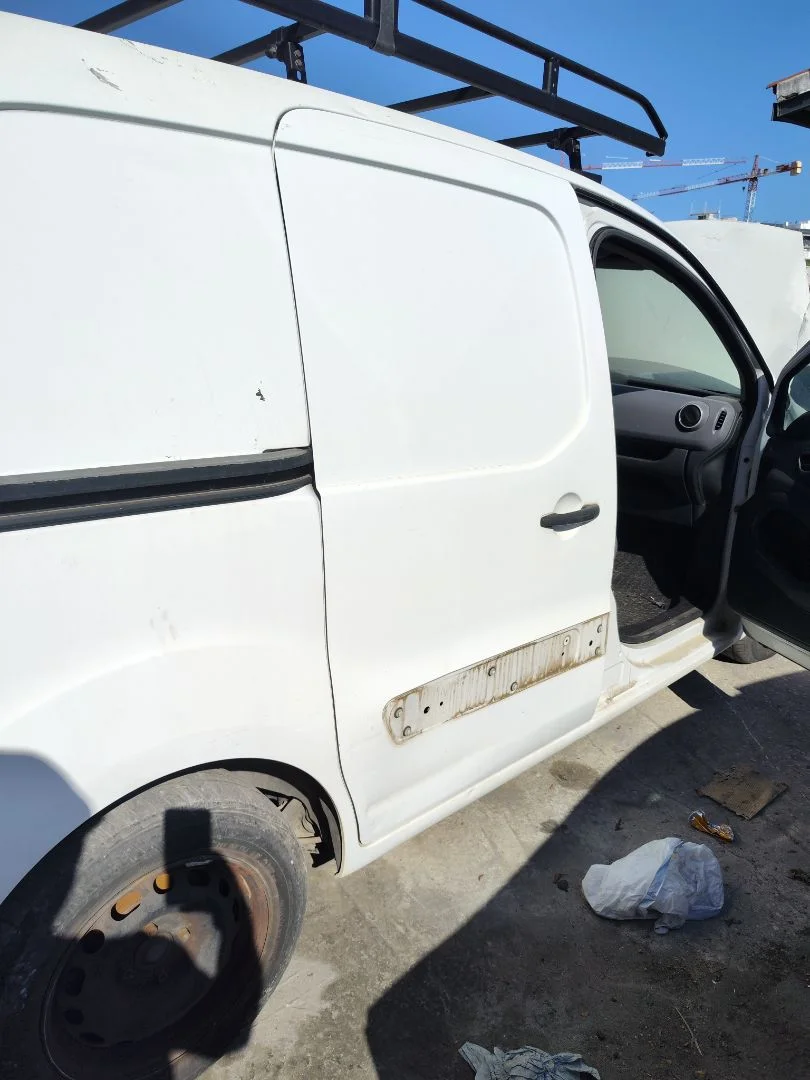 Foto de PUERTA LATERAL CORREDERA DERECHA CITROEN BERLINGO FURGÓN 1.6 16V HDi FAP (75 CV / 55 KW)