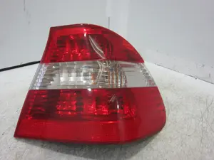 Foto de PILOTO TRASERO DERECHO BMW SERIE 3 BERLINA (E46) 2.0 16V Diesel CAT (136 CV / 100 KW) referencia 694653601