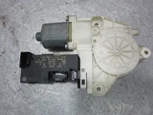Foto de MOTOR ELEVALUNAS TRASERO IZQUIERDO PEUGEOT 407 2.0 16V HDi CAT (RHR / DW10BTED4) (136 CV / 100 KW) referencia 994651102