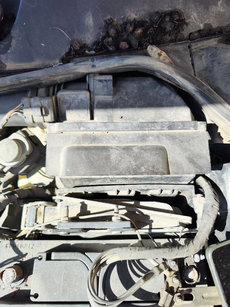 Foto de CAJA FILTRO AIRE RENAULT MEGANE II BERLINA 5P 1.5 dCi Diesel (101 CV / 74 KW)