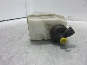 Foto de DEPOSITO LIQUIDO DE FRENOS RENAULT CLIO II FASE II (B/CB0) 1.5 dCi Diesel (82 CV / 60 KW) referencia 7700417826 foto 3