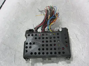 Foto de CAJA RELES / FUSIBLES OPEL ASTRA G BERLINA 1.7 Turbodiesel CAT (X 17 DTL / 2H8) (68 CV / 50 KW) referencia 90589965 foto 2