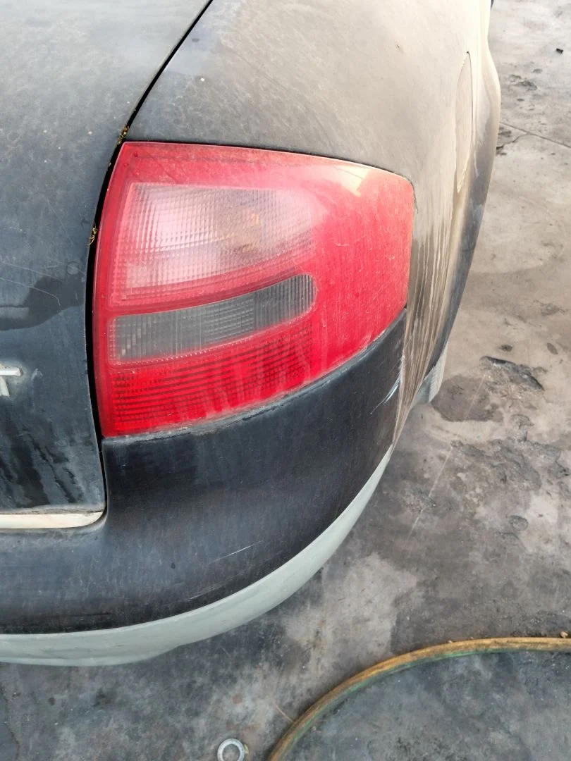 Foto de PILOTO TRASERO DERECHO AUDI A6 BERLINA (4B2) 1.8 20V Turbo (150 CV / 110 KW)