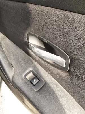 Foto de MANDO ELEVALUNAS TRASERO DERECHO BMW SERIE 5 BERLINA (E60)