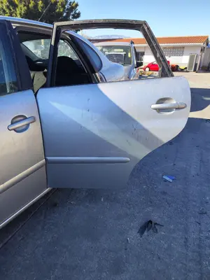 Foto de PUERTA TRASERA IZQUIERDA SEAT CORDOBA BERLINA (6L2) 1.9 TDI (131 CV / 96 KW) referencia 6L4833055T foto 2
