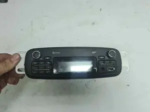 Foto de SISTEMA AUDIO / RADIO CD RENAULT CLIO IV 1.5 dCi Diesel FAP (90 CV / 66 KW) referencia 281159981R foto 1