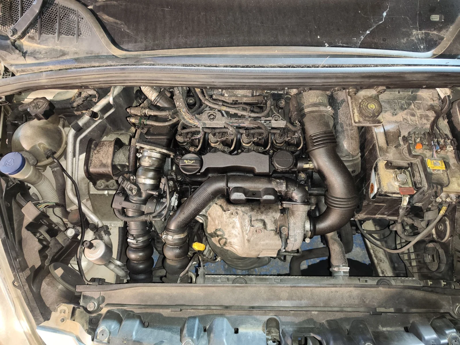 Foto de MOTOR COMPLETO PEUGEOT 308 SW 1.6 HDi FAP CAT (9HZ / DV6TED4) (109 CV / 80 KW) referencia 0135QE