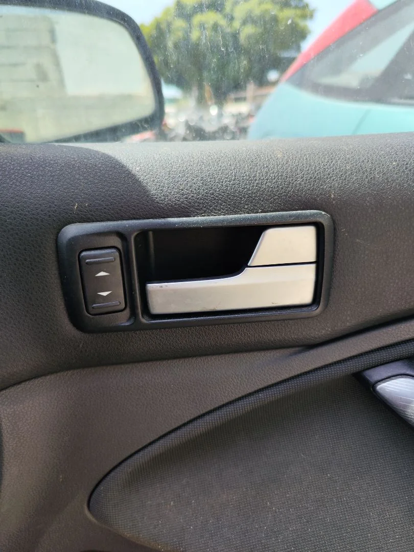 Foto de MANETA INTERIOR DELANTERA DERECHA FORD C-MAX (CB3)(2007) 1.8 TDCi Turbodiesel CAT (116 CV / 85 KW) referencia 1470115