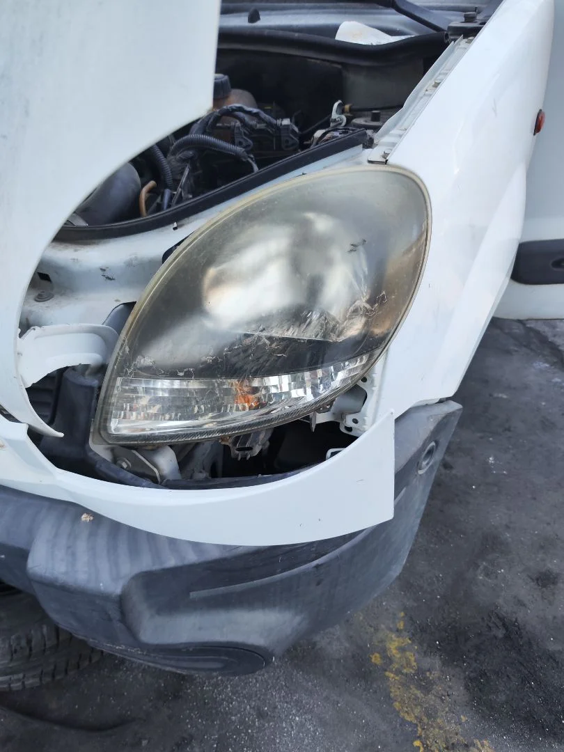 Foto de FARO IZQUIERDO RENAULT KANGOO I (F/KC0) 1.9 dCi Diesel CAT (84 CV / 62 KW) referencia 260602103R
