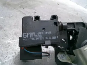 Foto de BOMBIN PORTON TRASERO OPEL MERIVA 1.7 16V DTI CAT (Y 17 DT / LR6) (75 CV / 55 KW) referencia 09183495 foto 4