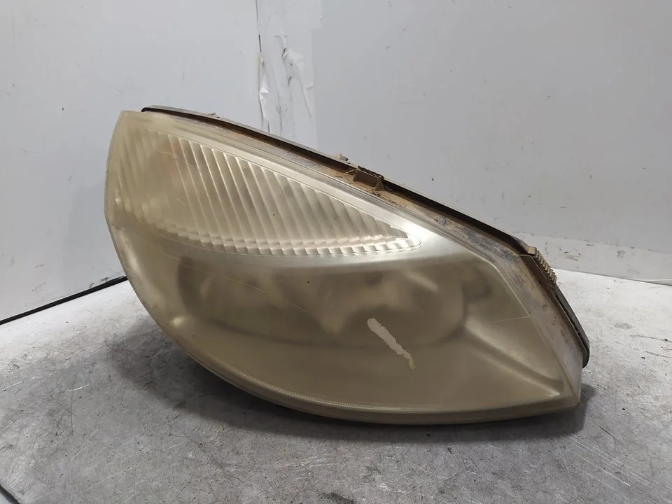 Foto de FARO DERECHO RENAULT SCENIC II (JM) 1.6 16V (113 CV / 83 KW) referencia 7701064130