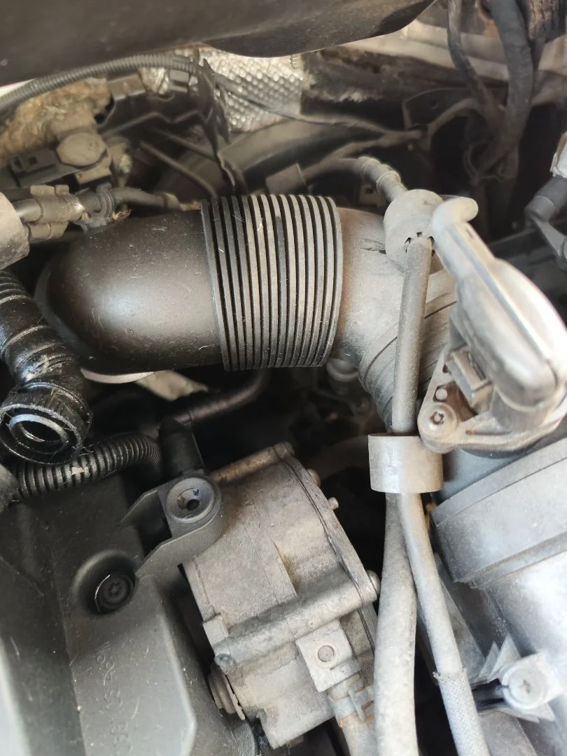 Foto de TUBO VOLKSWAGEN CADDY (2K)(02.2004) 1.9 TDI (BSU) (75 CV / 55 KW)