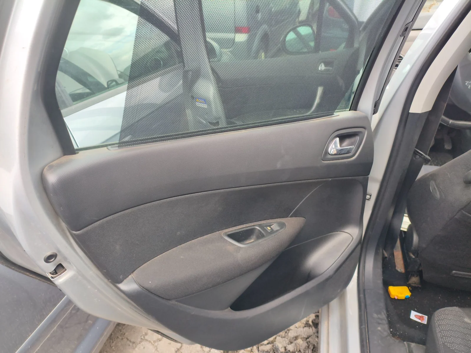 Foto de GUARNECIDO PUERTA TRASERA IZQUIERDA PEUGEOT 308 SW 2.0 16V HDi FAP CAT (RHR / DW10BTED4) (136 CV / 100 KW)