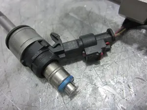 Foto de INYECTOR PORSCHE MACAN (95BA) referencia 06L906A06 foto 3