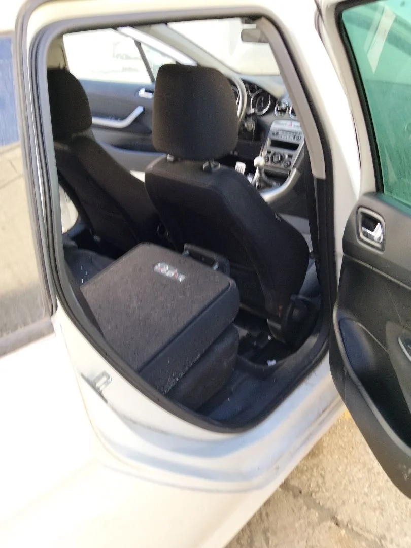 Foto de GOMAS CONTORNO PUERTA PEUGEOT 308 SW 1.6 HDi FAP CAT (9HZ / DV6TED4) (109 CV / 80 KW)
