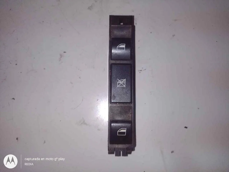 Foto de MANDO ELEVALUNAS DELANTERO IZQUIERDO BMW SERIE 3 BERLINA (E46) 2.0 24V (150 CV / 110 KW) referencia 61318381518
