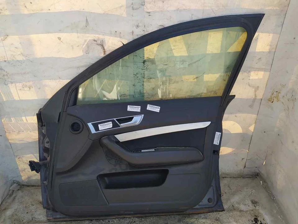 Foto de GUARNECIDO PUERTA DELANTERA DERECHA AUDI A6 BERLINA (4F2) 3.0 V6 24V TDI (224 CV / 165 KW)