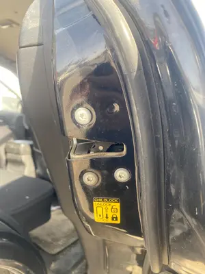 Foto de CERRADURA PUERTA TRASERA DERECHA SUZUKI GRAND VITARA (JB/JT) 2.0 16V CAT (140 CV / 103 KW) referencia 82350-65J17-000