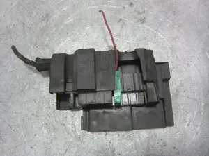 Foto de CAJA RELES / FUSIBLES RENAULT CLIO III 1.2 (75 CV / 55 KW) referencia 403880552R foto 3