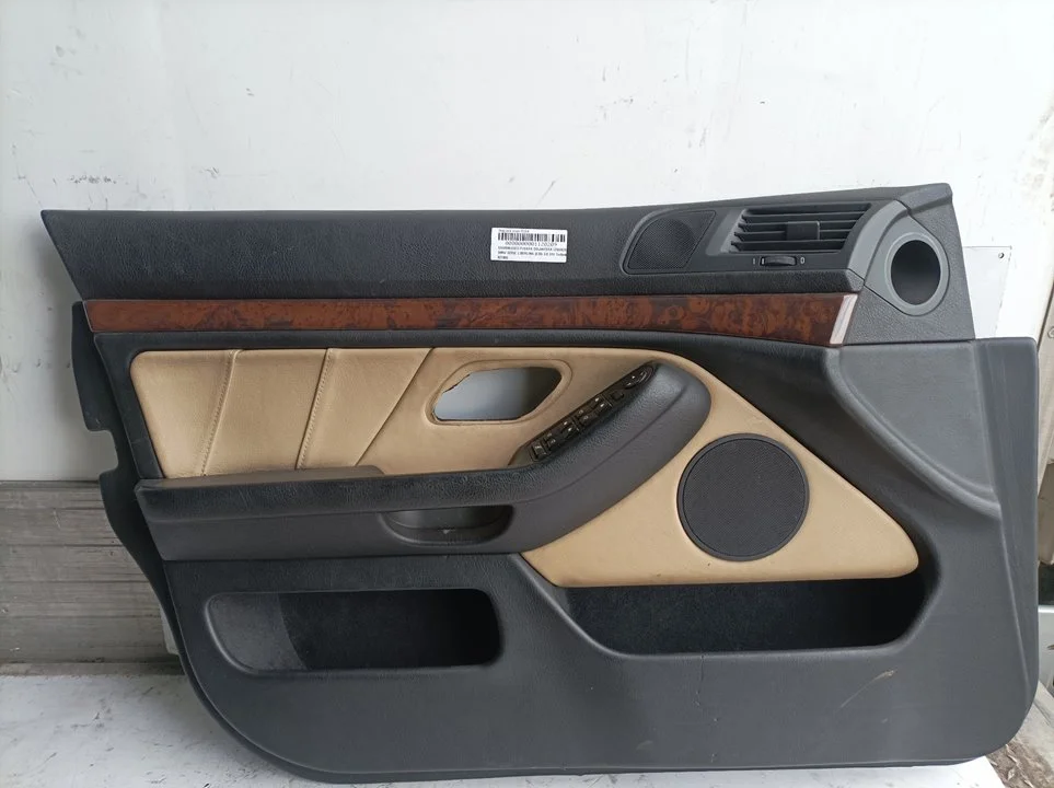 Foto de GUARNECIDO PUERTA DELANTERA IZQUIERDA BMW SERIE 5 BERLINA (E39) referencia BMW821805