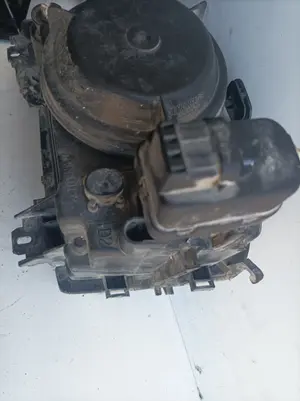 Foto de FARO DERECHO RENAULT MEGANE I FASE 2 BERLINA (BA0) 1.9 Diesel (64 CV / 47 KW) referencia 7700861463 foto 4