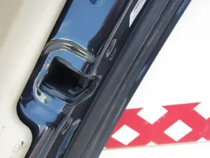 Foto de CERRADURA PUERTA TRASERA DERECHA JAGUAR XF 2.7 V6 Diesel CAT (207 CV / 152 KW) foto 2