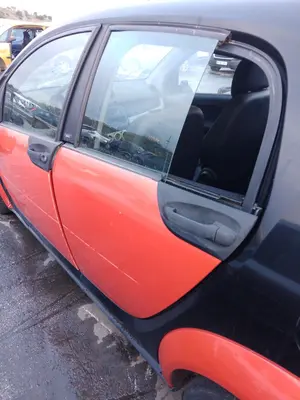Foto de PUERTA TRASERA IZQUIERDA SMART FORFOUR 1.5 CDI CAT (68 CV / 50 KW)