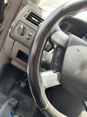 Foto de VOLANTE FORD C-MAX (CB3)(2007) 1.8 TDCi Turbodiesel CAT (116 CV / 85 KW) referencia 1302506 foto 4