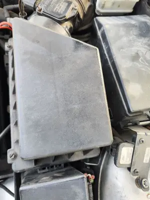 Foto de CAJA FILTRO AIRE FORD FOCUS FAMILIAR (CAK) 1.8 TDCi Turbodiesel CAT (116 CV / 85 KW)