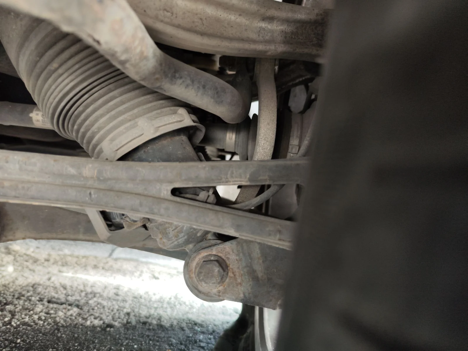 Foto de BRAZO SUSPENSION TRASERO DERECHO AUDI Q7 (4L) 3.0 V6 24V TDI (233 CV / 171 KW) referencia 7L0505311B